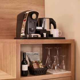 Khách sạn Hyperion Berlin (trước đây là Ramada Plaza Berlin City Centre) 1, Khách sạn Ga Olympiastadion