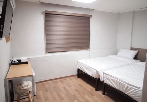 Others Hostel Gaon