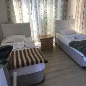 Cim อพาร์ตเมนต์ แพนซิยอน 1, โรงแรม & ที่พัก Baraqa Hoolbox Restaurant (Tiny House)