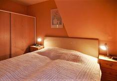 Others 2 Elegant Apartment on the Island Sylt With Heating and Garden