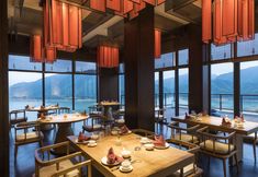 Others 5 Alila Anji