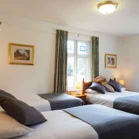 Southbourne Guest House1 , 飯店Salfords and Sidlow