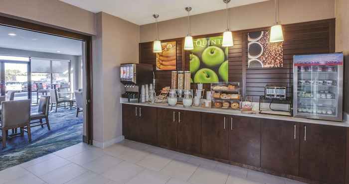 อื่นๆ La Quinta Inn and Suites Philadelphia Airport (ex Airport Inn Philadelphia /ex Comfort Inn)