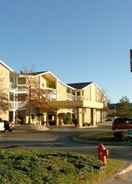 null Oaktree Inn and Suites