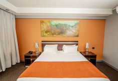 Others 2 Spark Suite Iquique