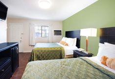 Others 6 Executive Inn and Suites Eagle Pass (ex Knights Inn and Suites Eagle Pass)