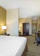 null The Oaks Hotel & Suites