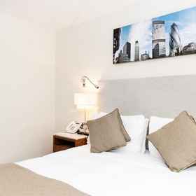 Master Cannon 1, Hotel Mosque