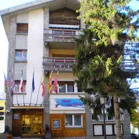 Auto Check In Hotel Las Nieves (ex. Las Nieves Hotel) 1, Hotel Binéfar