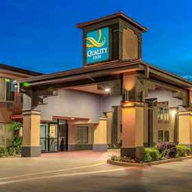 Quality Inn Forest Hill - Fort Worth South 1, Hotel National Cowboys of Color Museum