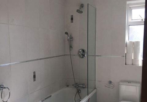 Others Edgware Bed and Breakfast