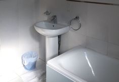 Others 6 Edgware Bed and Breakfast