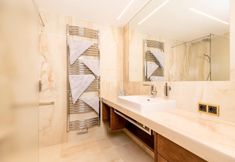 기타 6 Fun & Spa Hotel Strass