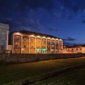 호텔 Ponte Real 1, 신성 미술관 호텔