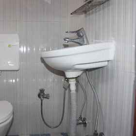 Goldenbirds Homestay 1, Khách sạn Lumbini