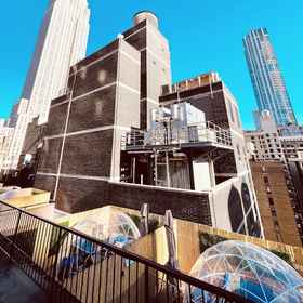 โรงแรมและเมือง 1, โรงแรม & ที่พัก Jacob K. Javits Convention Center