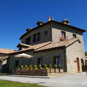 Casa Pirineo 1, Hotel Binéfar