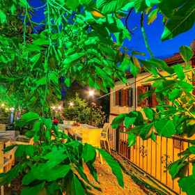 Konak Beyzade Hotel 1, Hotel Backyard Sapanca Kahvaltı & Bungalov