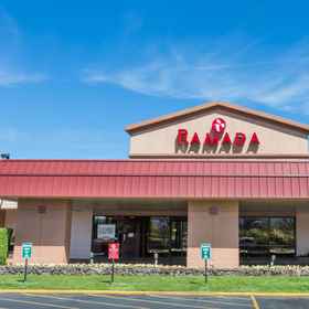 Ramada by Wyndham Medford Hotel and Conference Center 1, Hotel Britt Pavilion