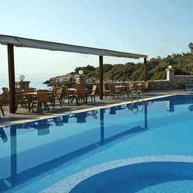 Lalloudes Seaside Accommodation 1, Hotel Plitra Beach