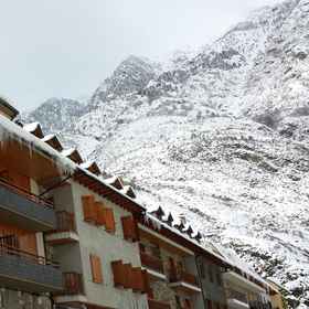 El Pilar 1, Hotel Graus