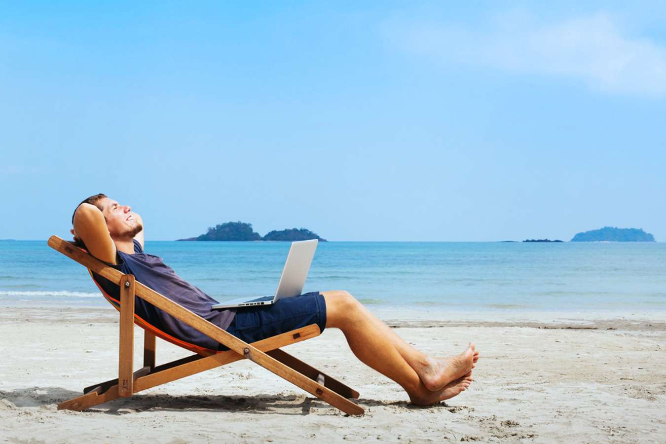 Work online to make money while traveling