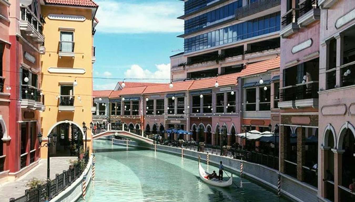 Venice Grand Canal Mall Gondola