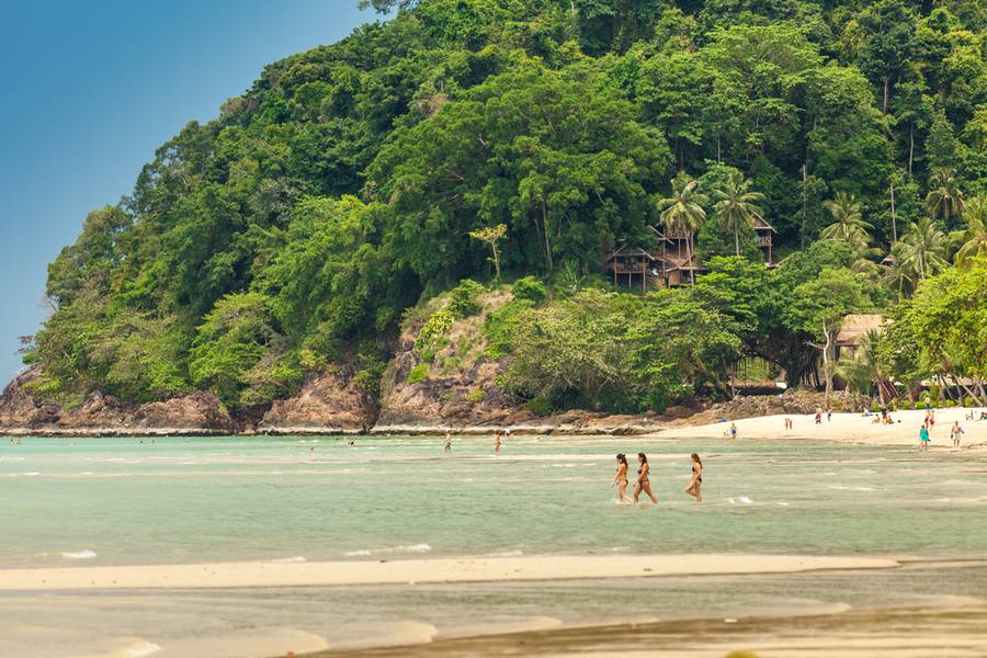 ที่พักในโลนลี่บีชติดทะเล เกาะช้าง