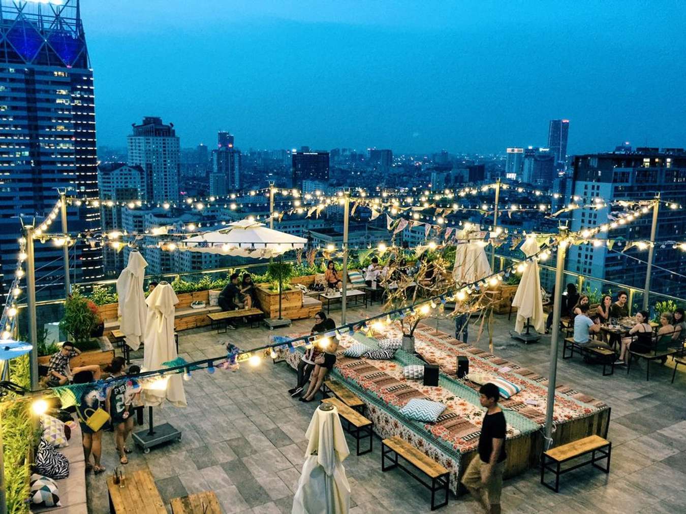 9 Rooftop Hà Nội sang chảnh ngắm cảnh đẹp lung linh từ trên cao