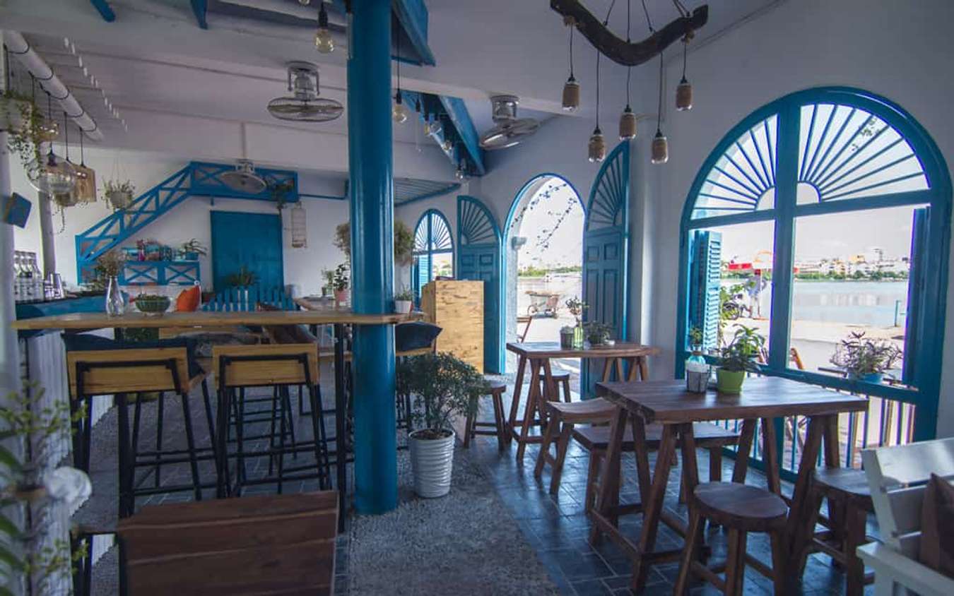 Santorini Vibes Cafe