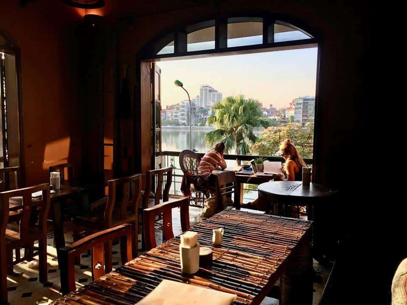 Check-in ngay top 5 quán cà phê đẹp ở Hà Nội đang đốn tim các tín đồ sống ảo 
