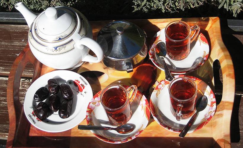 Tea and dates at Esfahan