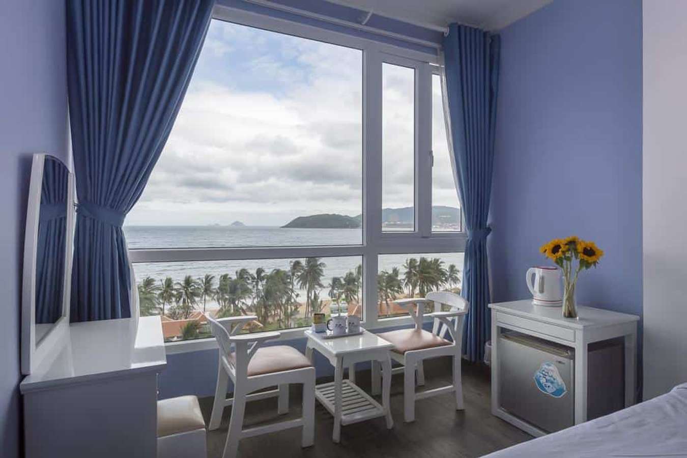Team-lười-đi-bộ nhất định sẽ thích mê những khách sạn Nha Trang gần biển này