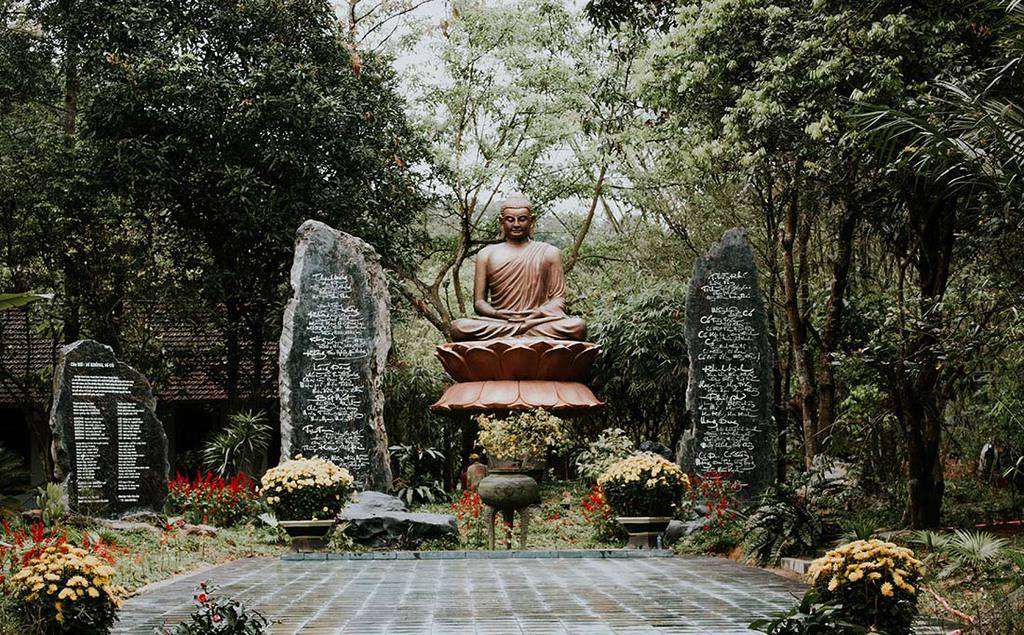 Ghé thăm chùa Huyền Không Sơn Thượng - ngôi chùa đặc biệt ở xứ Huế thân  thương