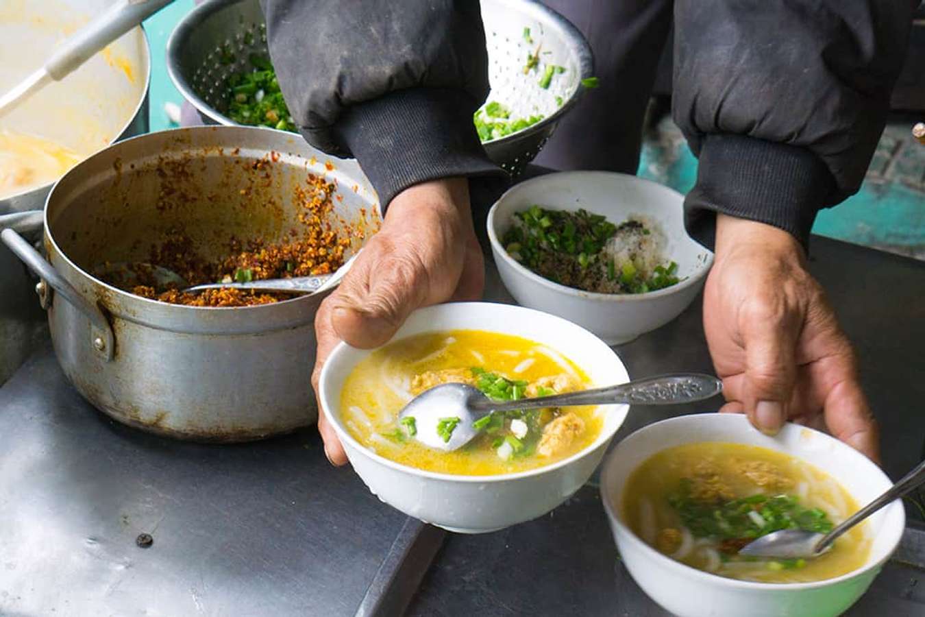 Bánh canh chả cua Vui - Ăn gì ở Huế?