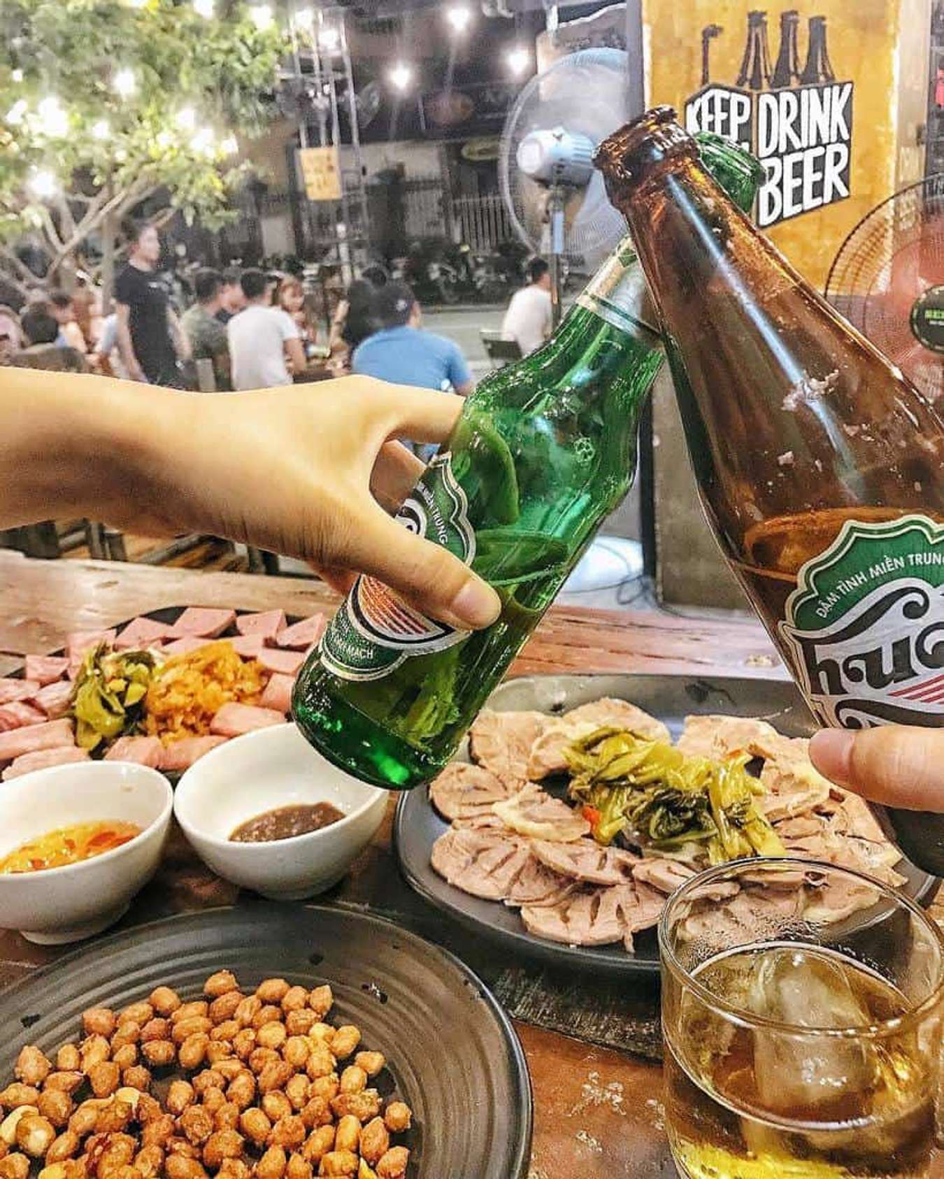 Phố đi bộ ở Huế: Muốn ăn uống, cà phê hay \