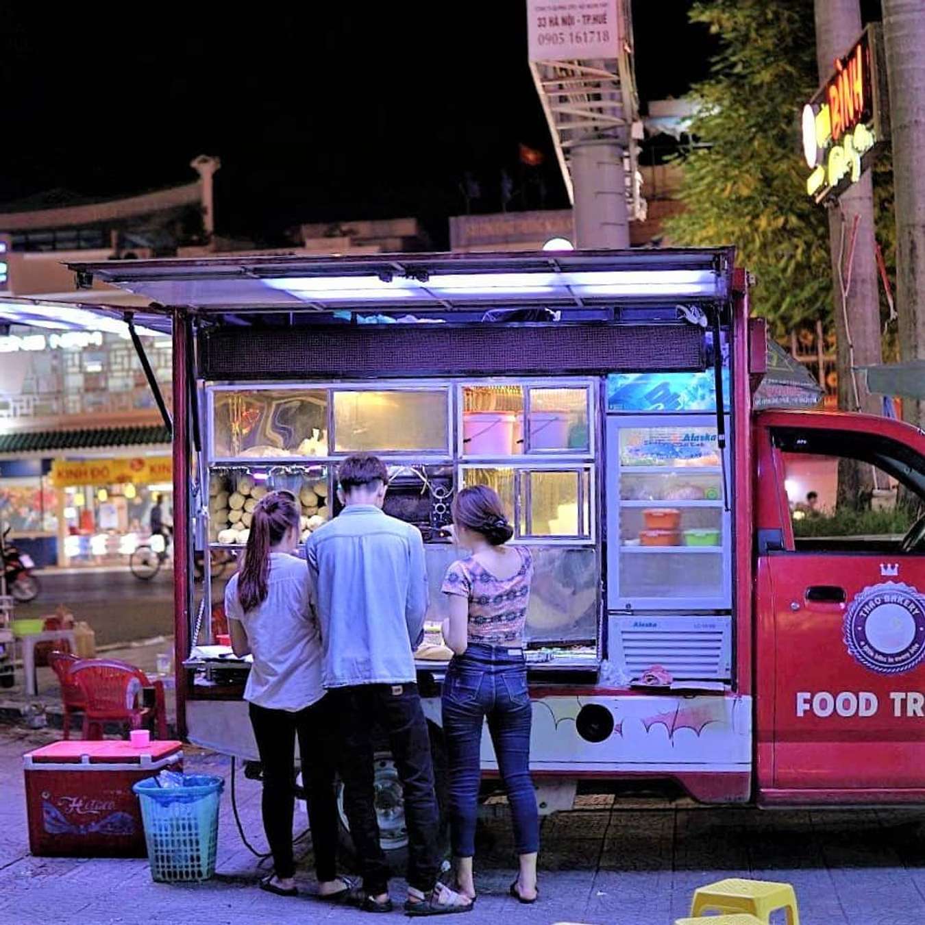 quán ăn vặt ở huế-bánh mì-foodtruck-thảo bakery