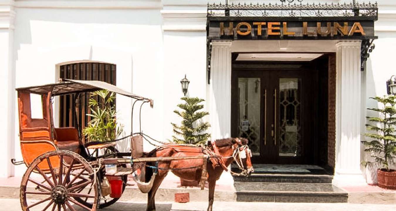 Hotel Luna Entrance