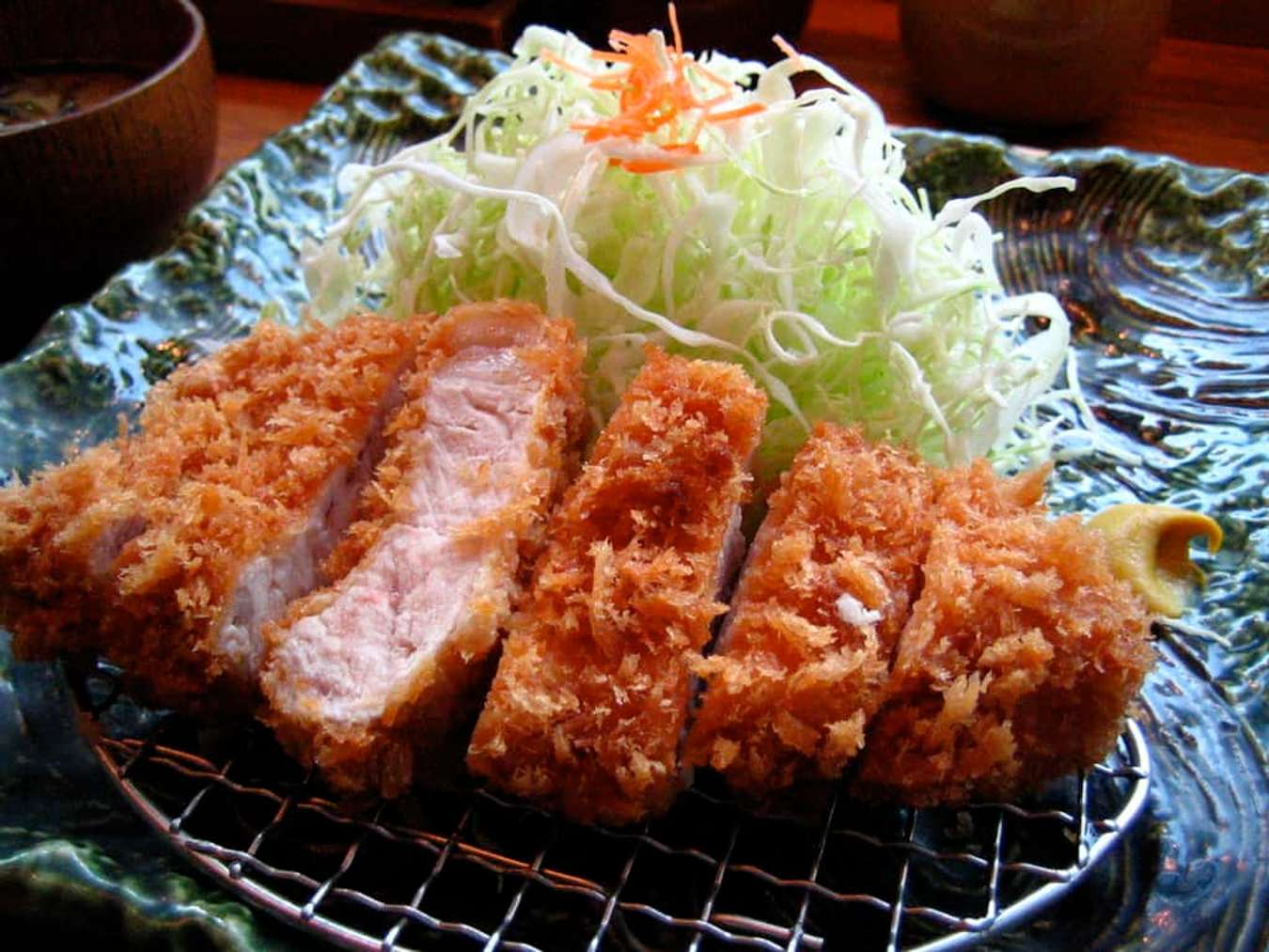 Tonkatsu – thịt tẩm bột chiên - món ăn phải thử khi đến Nhật