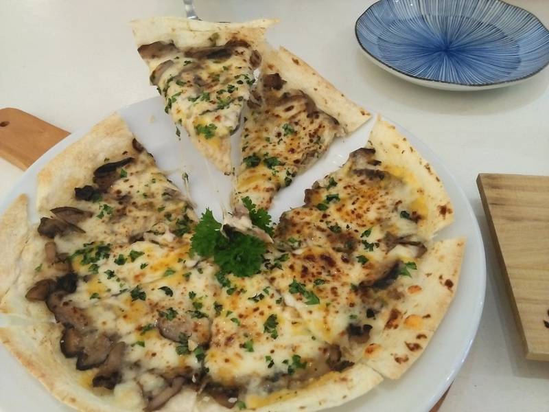 White Mushroom Pizza