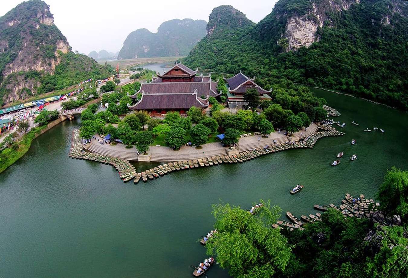10 ngôi chùa Việt Nam linh thiêng cho mùa Phật Đản
