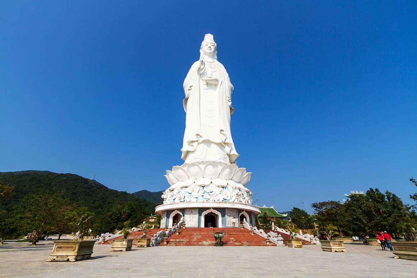10 ngôi chùa Việt Nam linh thiêng cho mùa Phật Đản