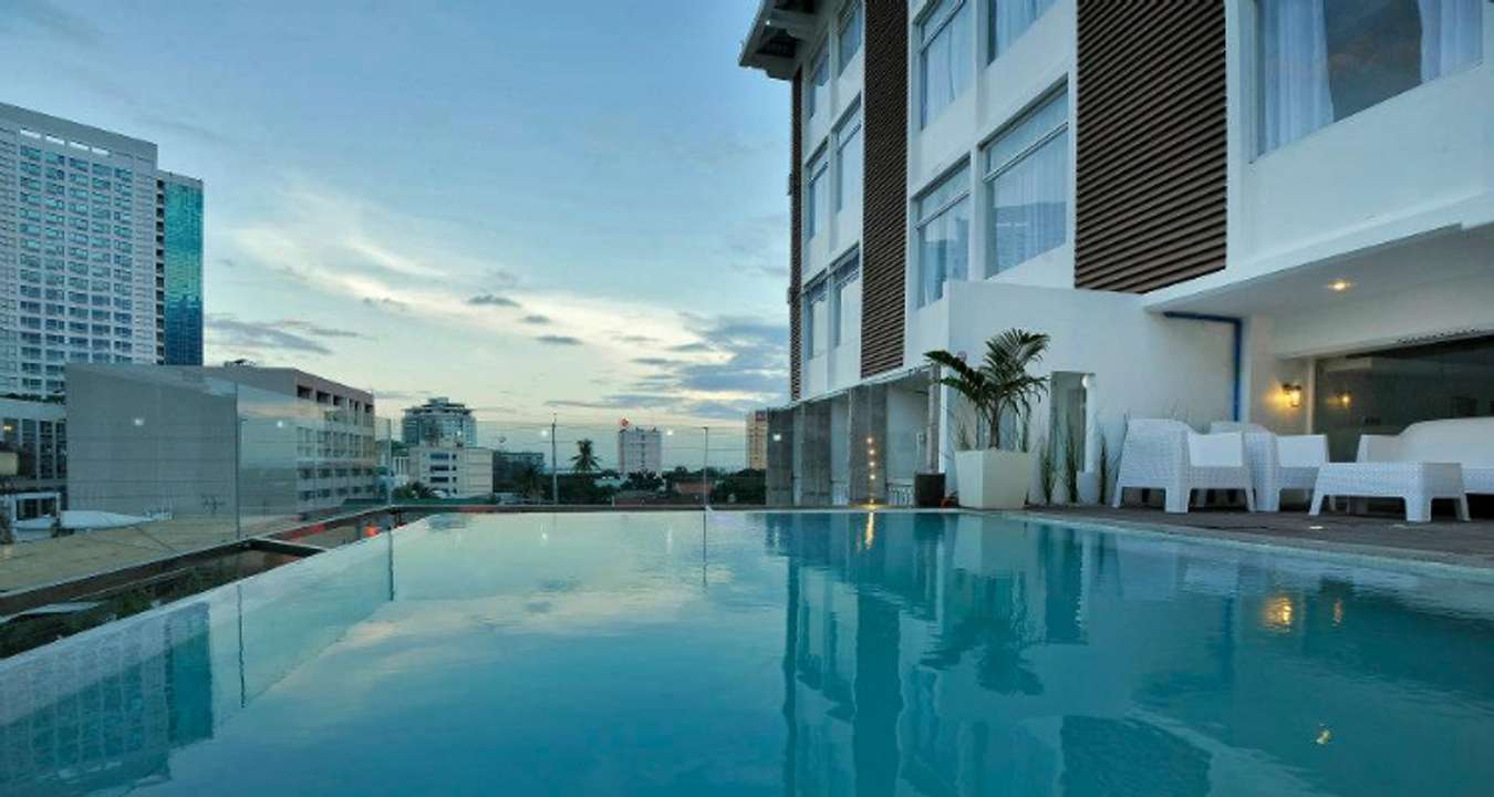 Wellcome Hotel Cebu pool