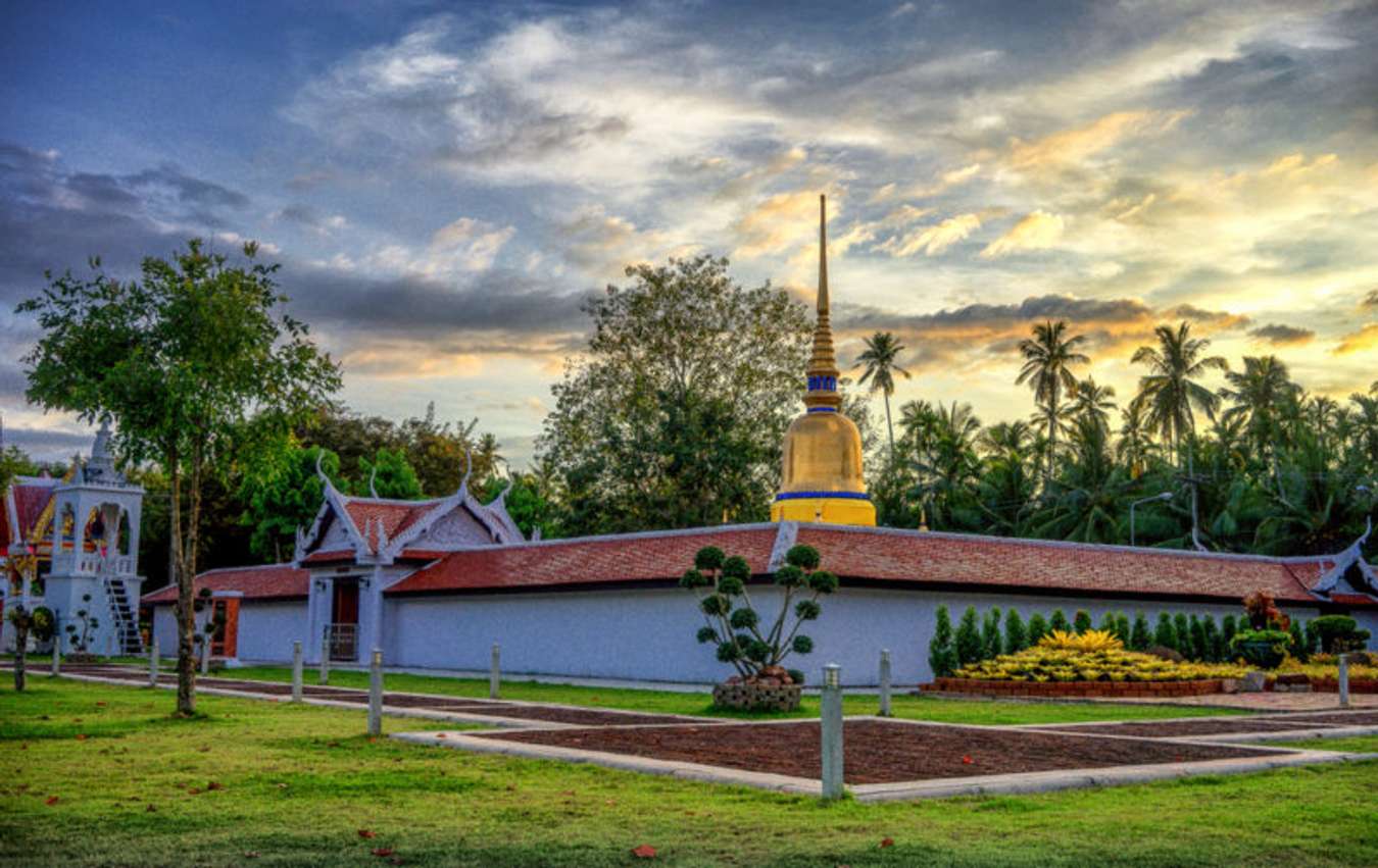 วัดพระธาตุสวี - สถานที่เที่ยวชุมพร