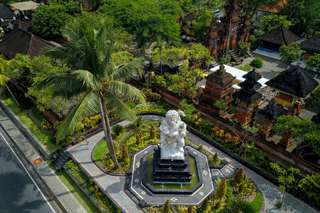 Petitenget Temple, a Balinese Tradition in the Middle of Bustling Seminyak, Michelle Sonya