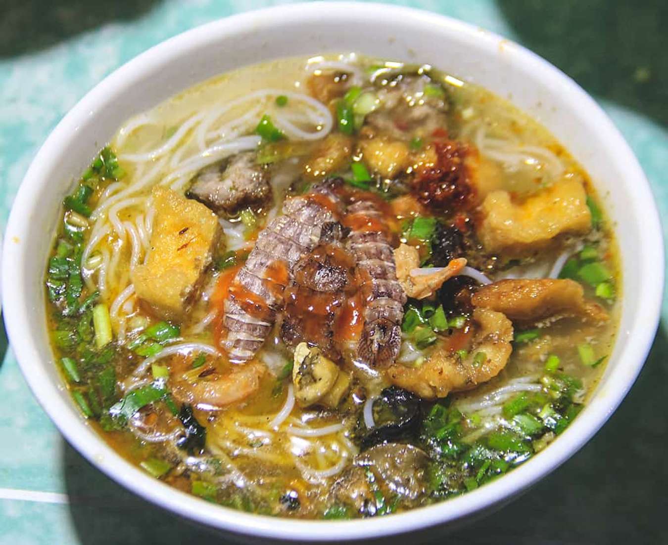 ăn g&igrave; ở hạ long-B&uacute;n hải sản chợ Loong To&ograve;ng