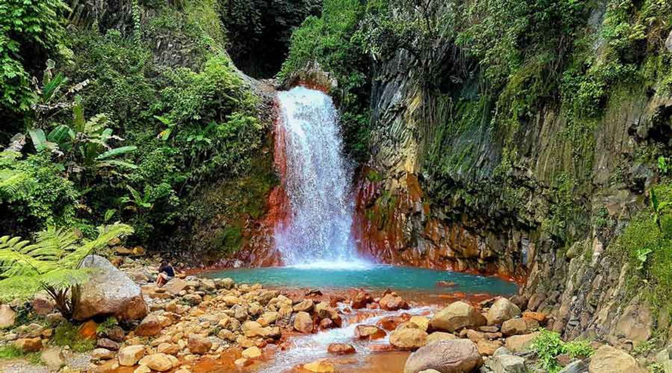 Pulang Bato Falls