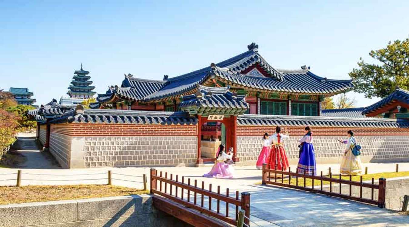 Tourists Wear Hanbok