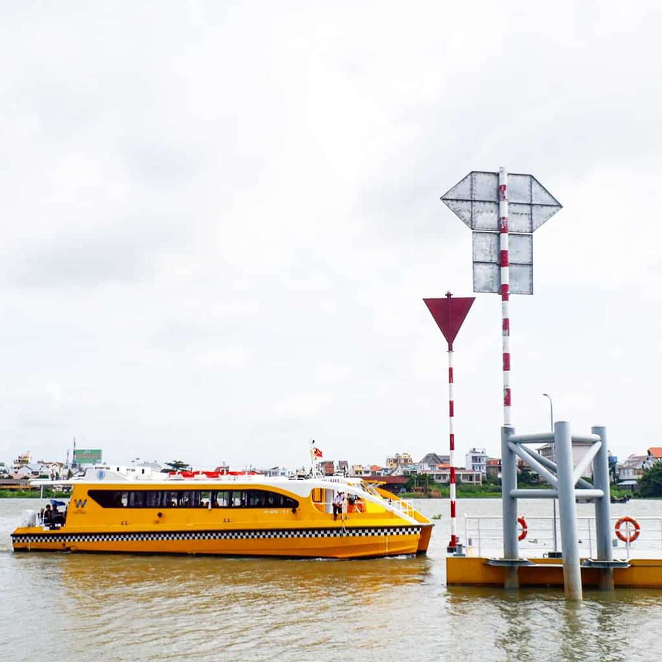 Cuối tuần rủ nhau trải nghiệm xe buýt đường sông ngắm trọn Sài Gòn Cuối Tuần Rủ Nhau Trải Nghiệm Xe Buýt Đường Sông Ngắm Trọn Sài Gòn