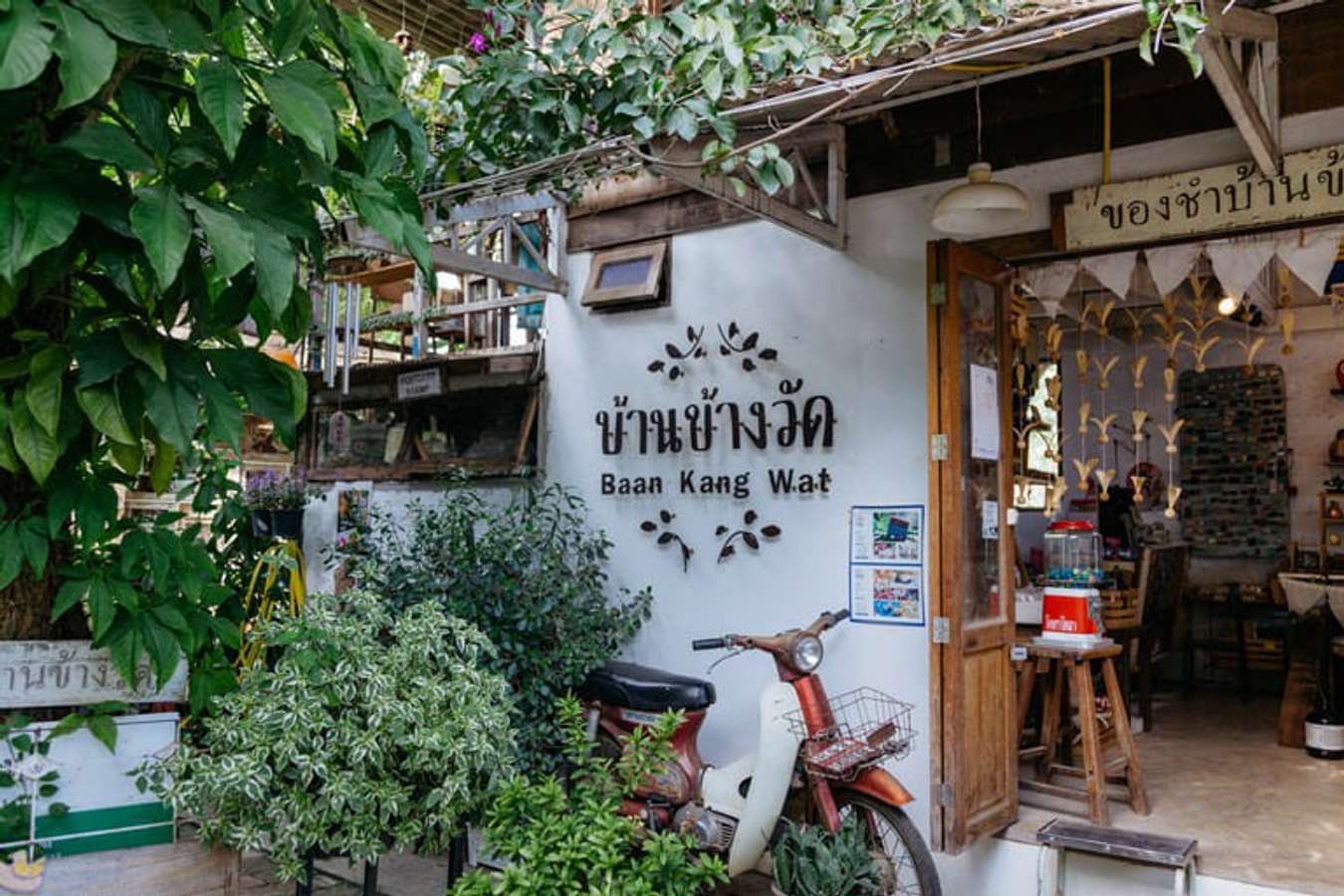 Cửa hàng lưu niệm tại Baan Kang Wat - du lịch Chiang Mai 
